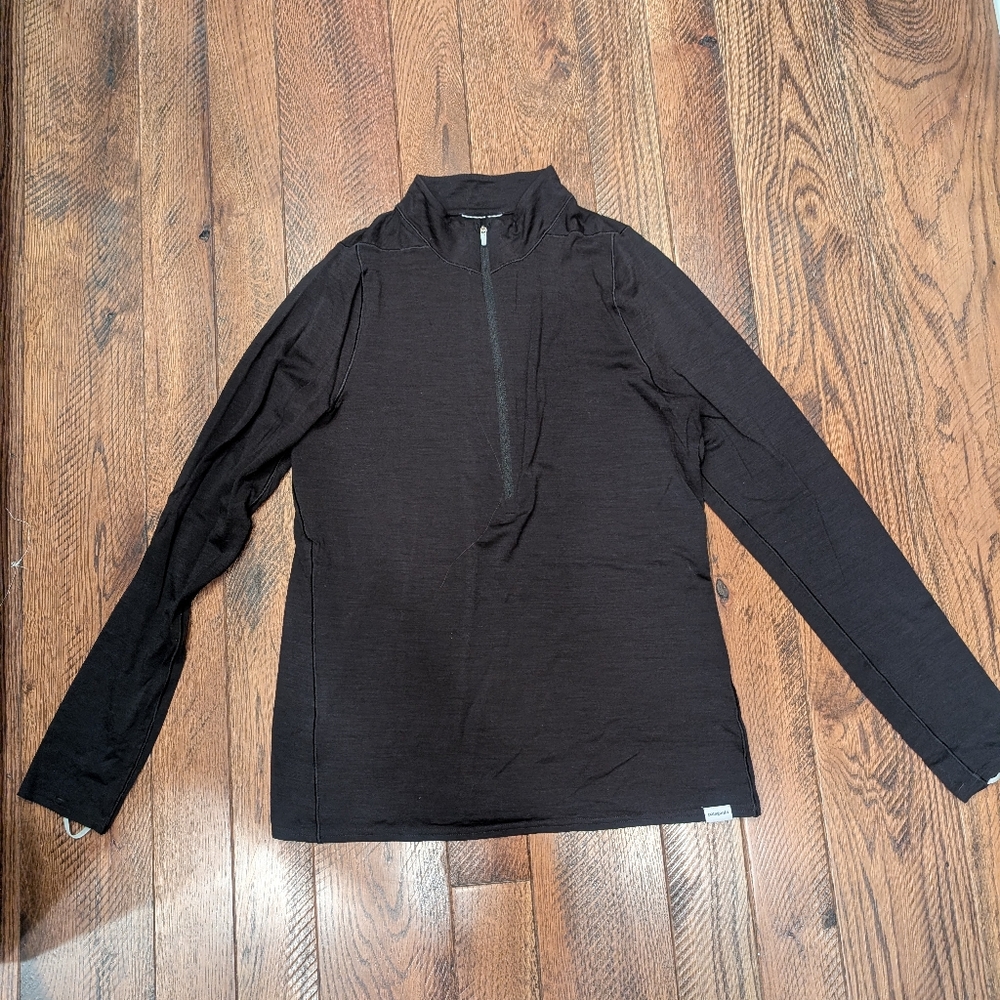 Patagonia Black 1/4" zip baselayer size L